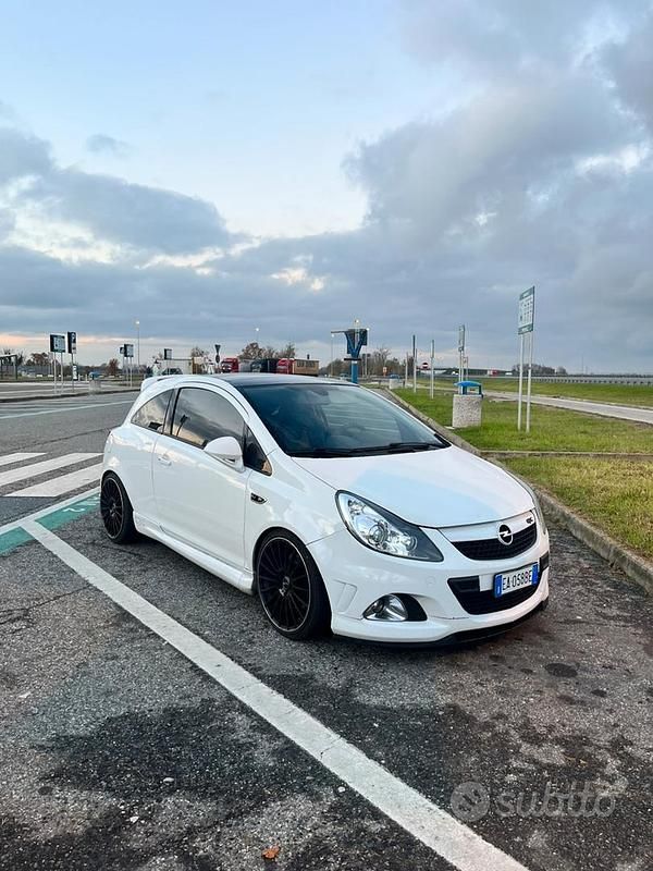 Usata Opel Corsa OPC 240 CV (176 kW) 2010 Bianco Utilitaria