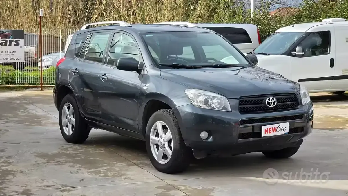 Usata Toyota RAV4 Luxury 136 CV (100 kW) 2007 Grigio SUV