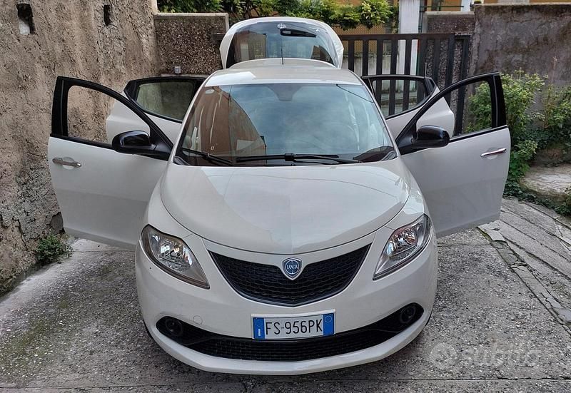 Bianco Usata 2018 Lancia Ypsilon Due volumi | 8500 € (Buon prezzo) - Immagine 1/4