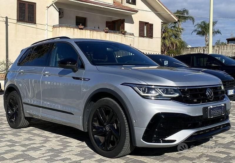Usata VW Tiguan R-line 150 CV (110 kW) 2023 Argento SUV
