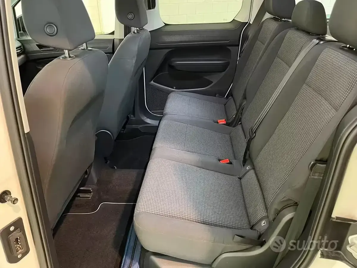 Usata VW Caddy 102 CV (75 kW) 2022 Bianco Monovolume