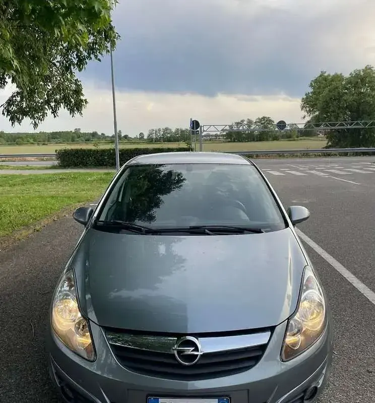 Usata Opel Corsa Cosmo 90 CV (66 kW) 2010 Utilitaria