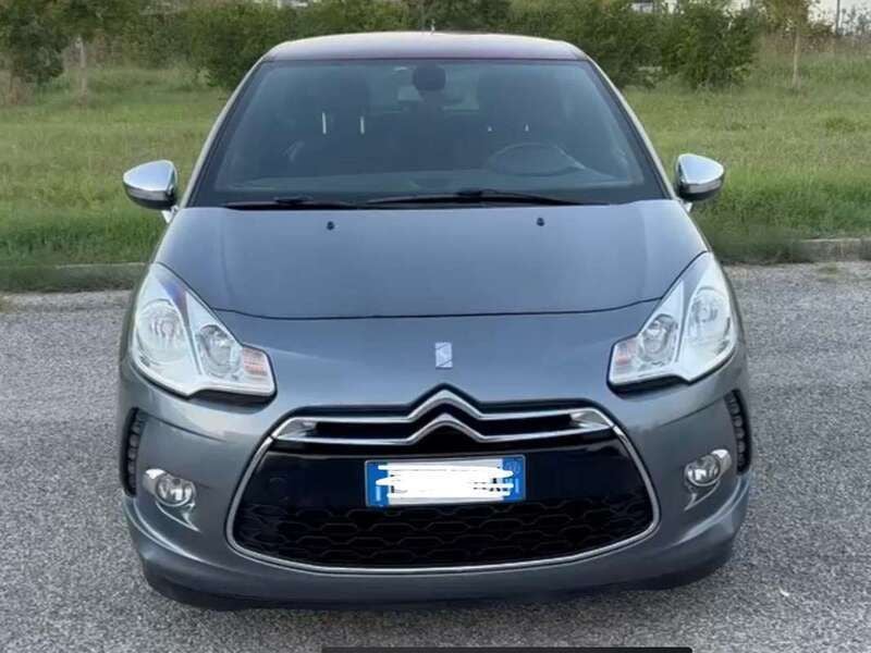 Grigio Usata 2011 Citroën DS3 So Chic Tre volumi | 3500 € (Ottimo prezzo) - Immagine 1/4