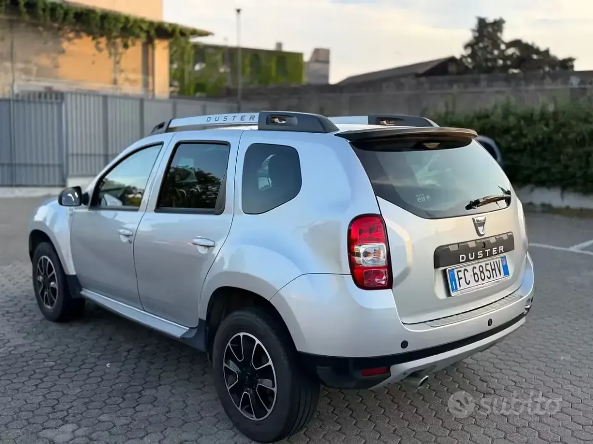 Usado Dacia Duster 109 CV (80 kW) 2016 Gris SUV