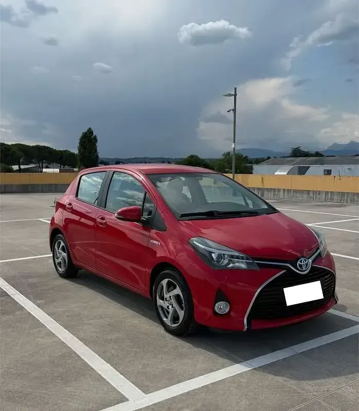 Usata Toyota Yaris Hybrid Active 73 CV (53 kW) 2015 Berlina