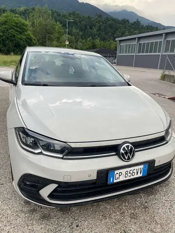 Usata VW Polo Life 95 CV (69 kW) 2023 Beige Utilitaria