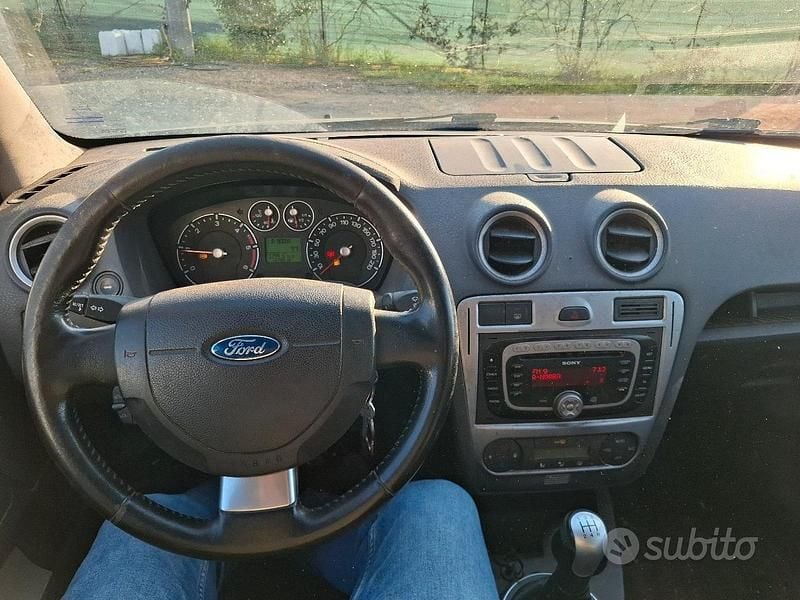 Usata Ford Fusion 68 CV (50 kW) 2009 Nero Utilitaria
