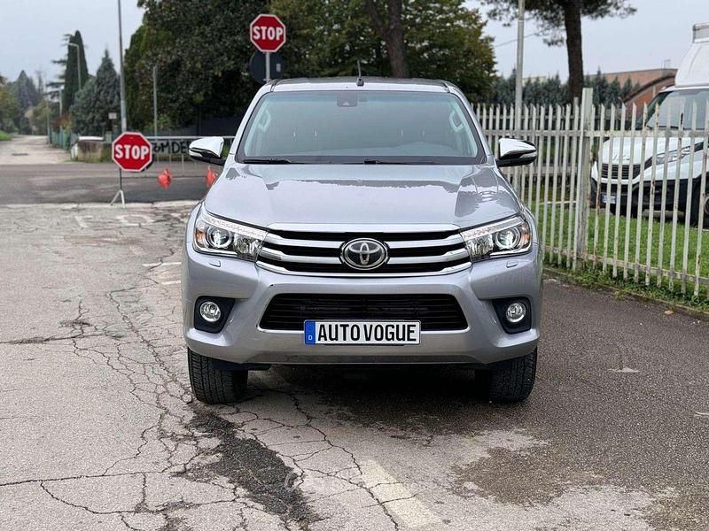 Usata Toyota HiLux Executive 150 CV (110 kW) 2018 Bronzo Pick-up