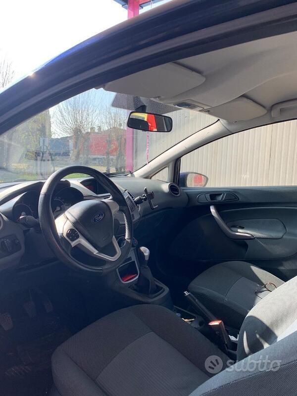Usata Ford Fiesta 60 CV (44 kW) 2011 Blu Utilitaria