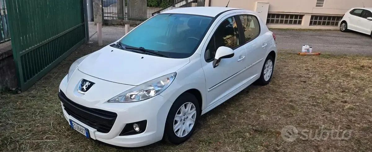 Usata Peugeot 207 70 CV (51 kW) 2013 Bianco Berlina