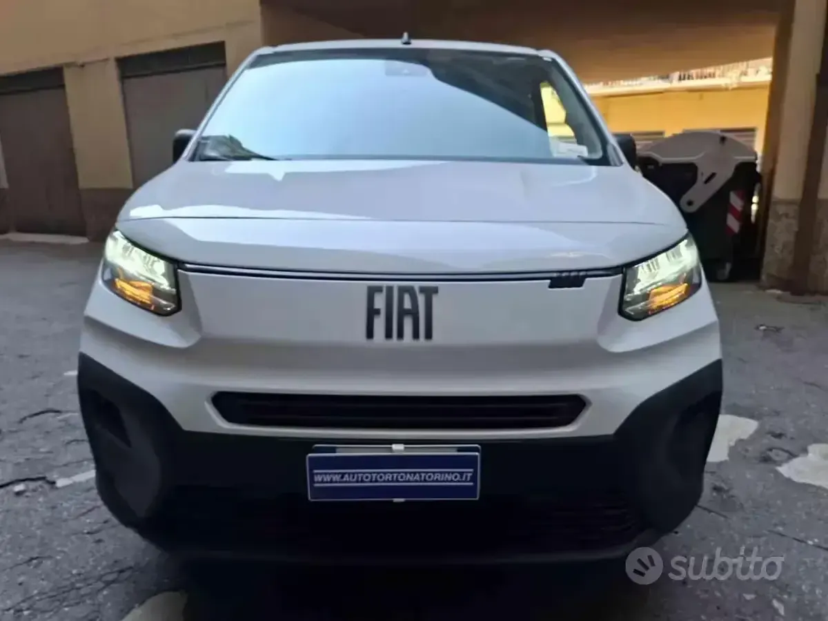 Nuova Fiat Doblò 110 CV (80 kW) 2025 Bianco pastello Monovolume