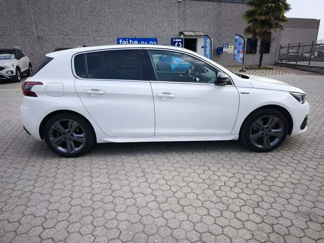 Usata Peugeot 308 GT-line 131 CV (96 kW) 2018 Berlina