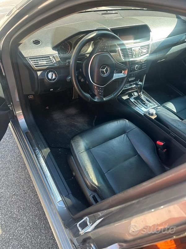 Usata Mercedes E250 Premium 277 CV (203 kW) 2009 Grigio Berlina