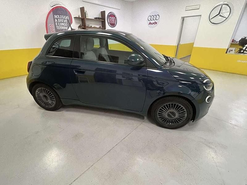 Usata Fiat 500e Passion 42 kW (58 CV) 2021 Blu/azzurro Utilitaria