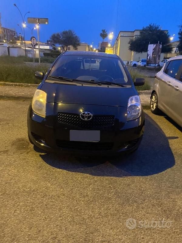 Usata Toyota Yaris 69 CV (50 kW) 2008 Nero Utilitaria