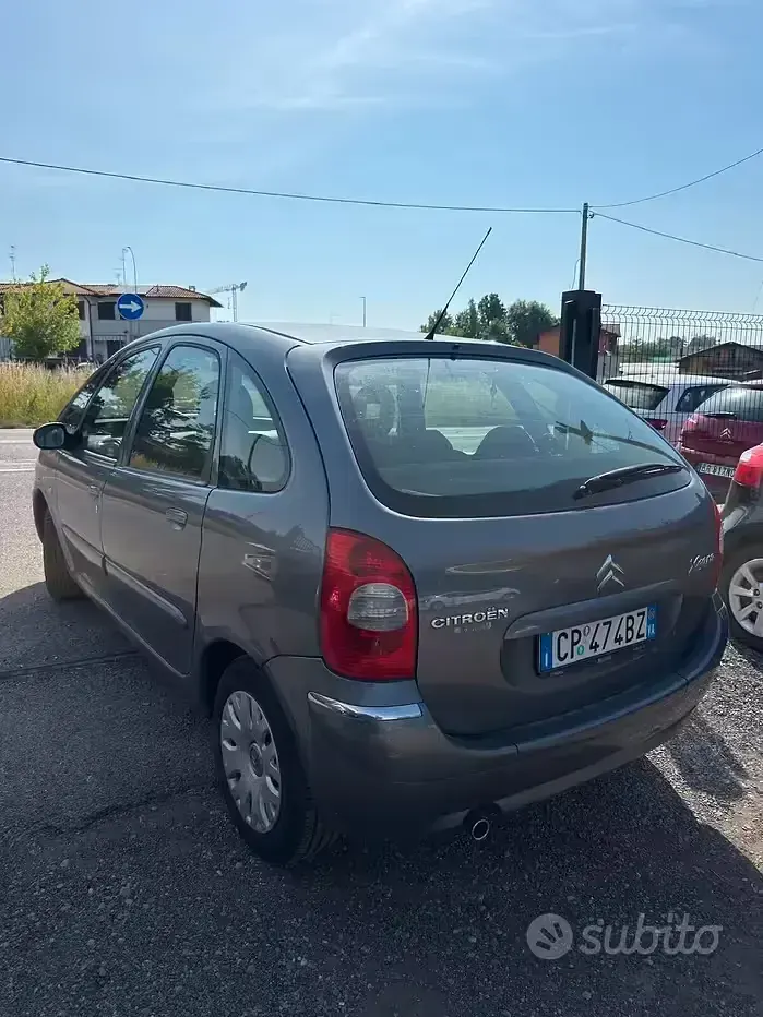 Usata Citroën Xsara Picasso 95 CV (69 kW) 2004 Grigio Monovolume