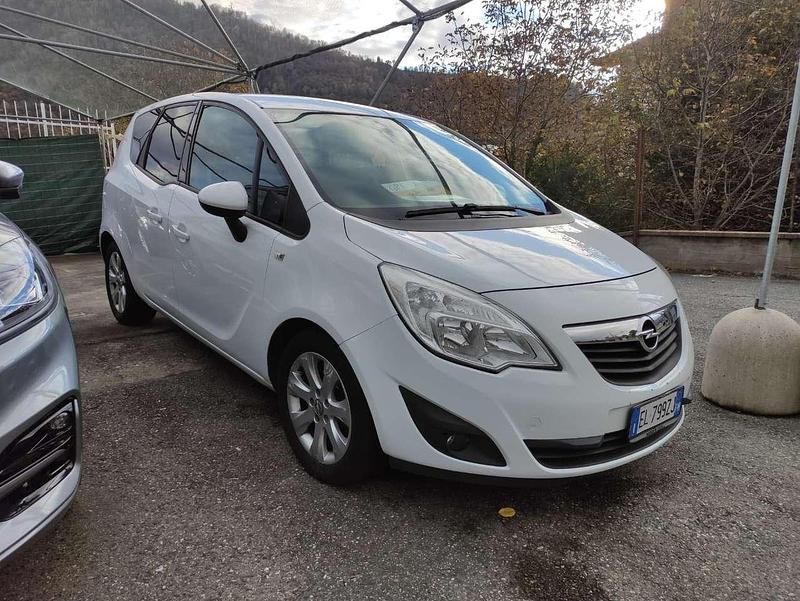 Bianco Usata 2012 Opel Meriva Cosmo Monovolume | 5500 € (Buon prezzo) - Immagine 1/4