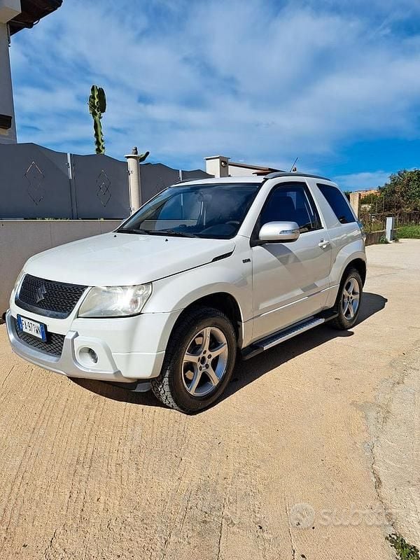 Bianco Usata 2010 Suzuki Grand Vitara SUV | 6000 € (Super prezzo) - Immagine 1/4