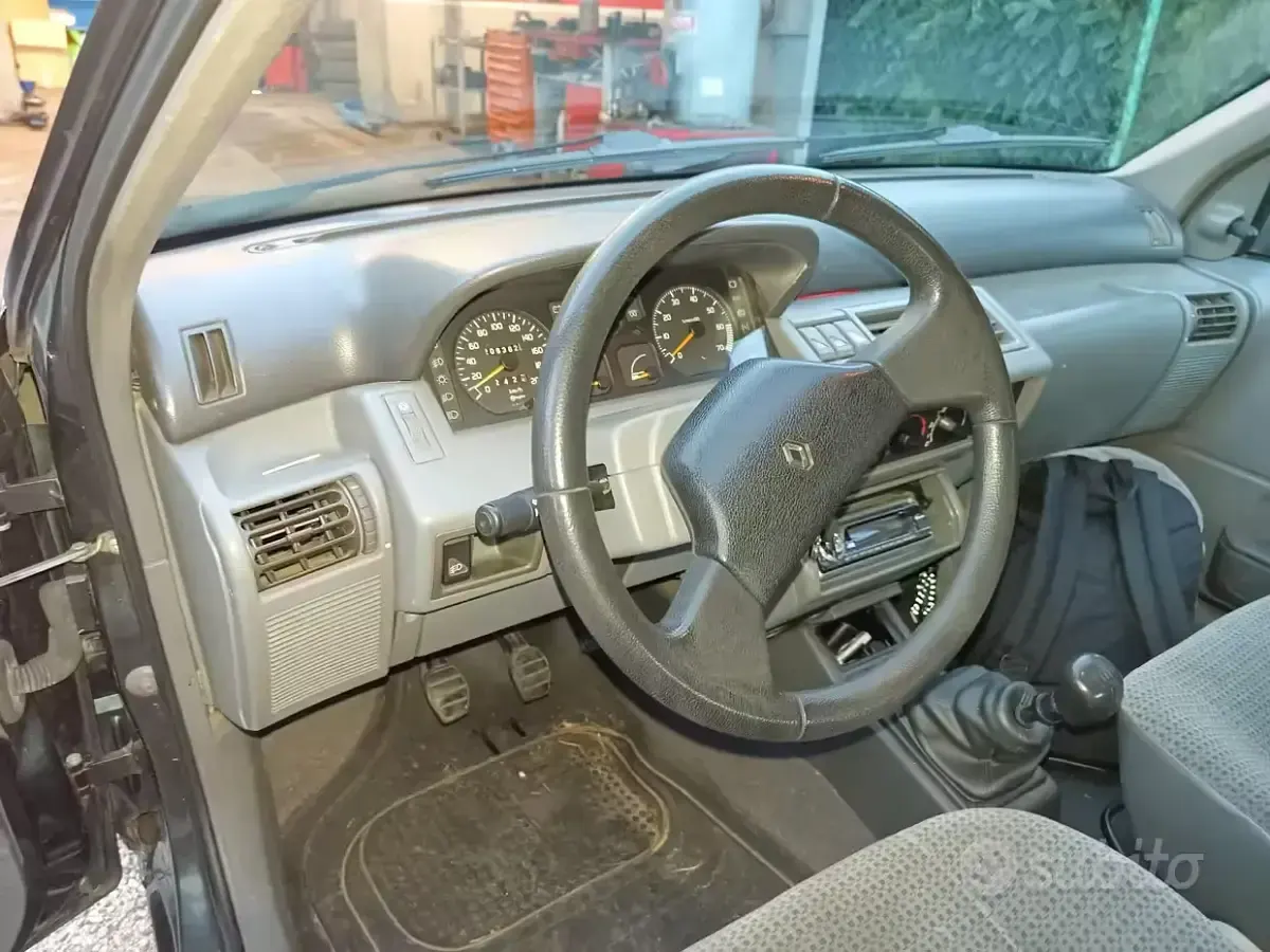 Usata Renault Clio 58 CV (42 kW) 1992 Utilitaria