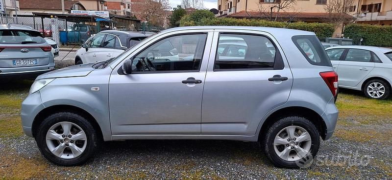 Usata Daihatsu Terios SHO 105 CV (77 kW) 2009 Grigio SUV