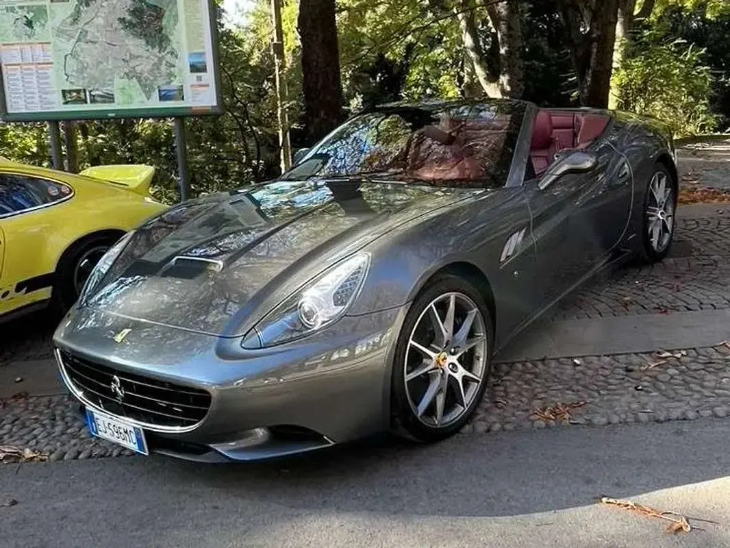 Usata Ferrari California 460 CV (338 kW) 2011 Grigio Cabrio
