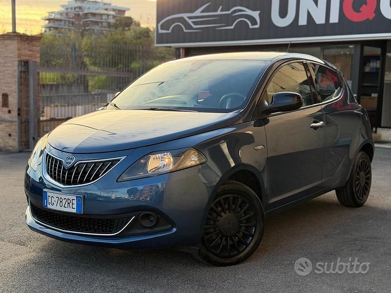 Usata Lancia Ypsilon Silver 70 CV (51 kW) 2021 Blu Utilitaria