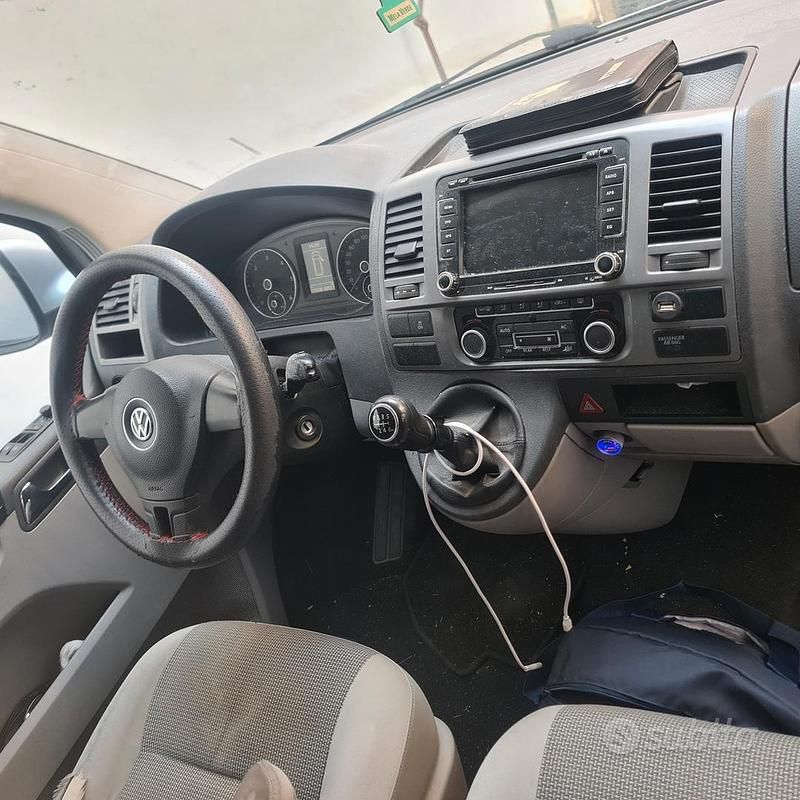 Usata VW Caravelle 140 CV (102 kW) 2012 Grigio Monovolume