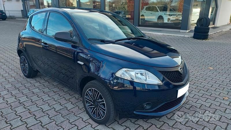 Usata Lancia Ypsilon 69 CV (50 kW) 2018 Blu Utilitaria