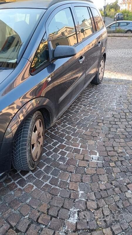 Usata Opel Zafira Club 101 CV (74 kW) 2006 Blu Monovolume