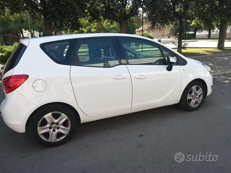 Usata Opel Meriva 120 CV (88 kW) 2015 Bianco Monovolume