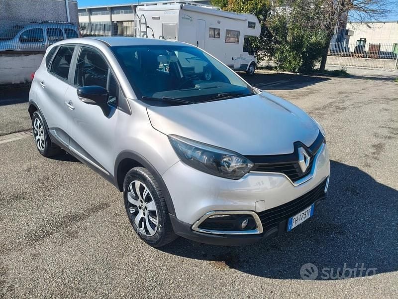 Usata Renault Captur 89 CV (65 kW) 2017 Grigio SUV