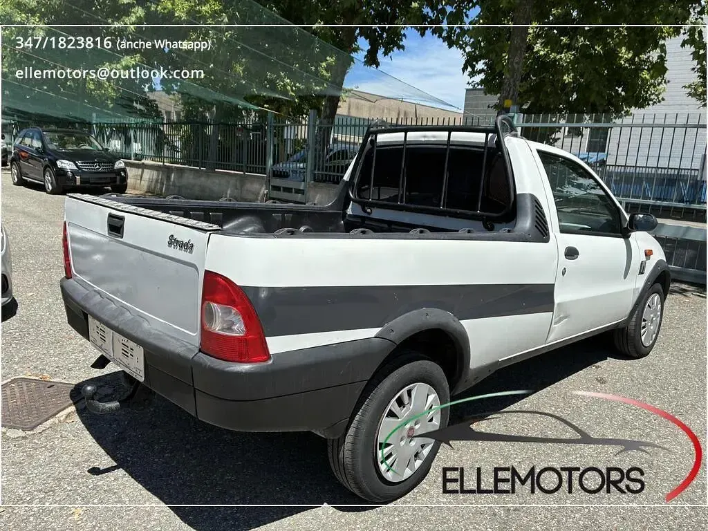 Usata Fiat Strada 80 CV (58 kW) 2004 Bianco Pick-up