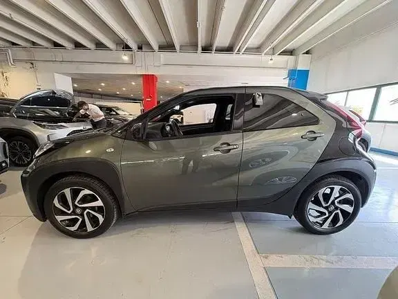 Usata Toyota Aygo X Trend 72 CV (52 kW) 2023 Verde SUV
