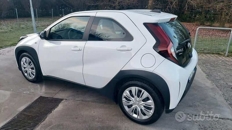 Usata Toyota Aygo X Active 72 CV (52 kW) 2024 Bianco SUV