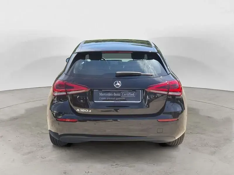 Usata Mercedes A180 Business 136 CV (100 kW) 2022 Nero Utilitaria