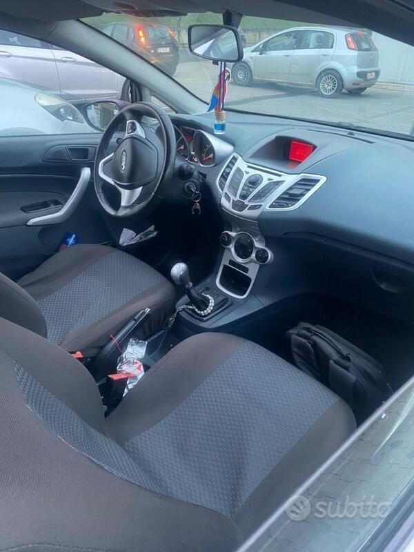 Usata Ford Fiesta 68 CV (50 kW) 2009 Nero Utilitaria