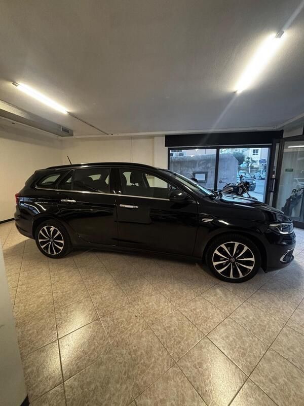 Usata Fiat Tipo Easy 120 CV (88 kW) 2018 Nero Station wagon