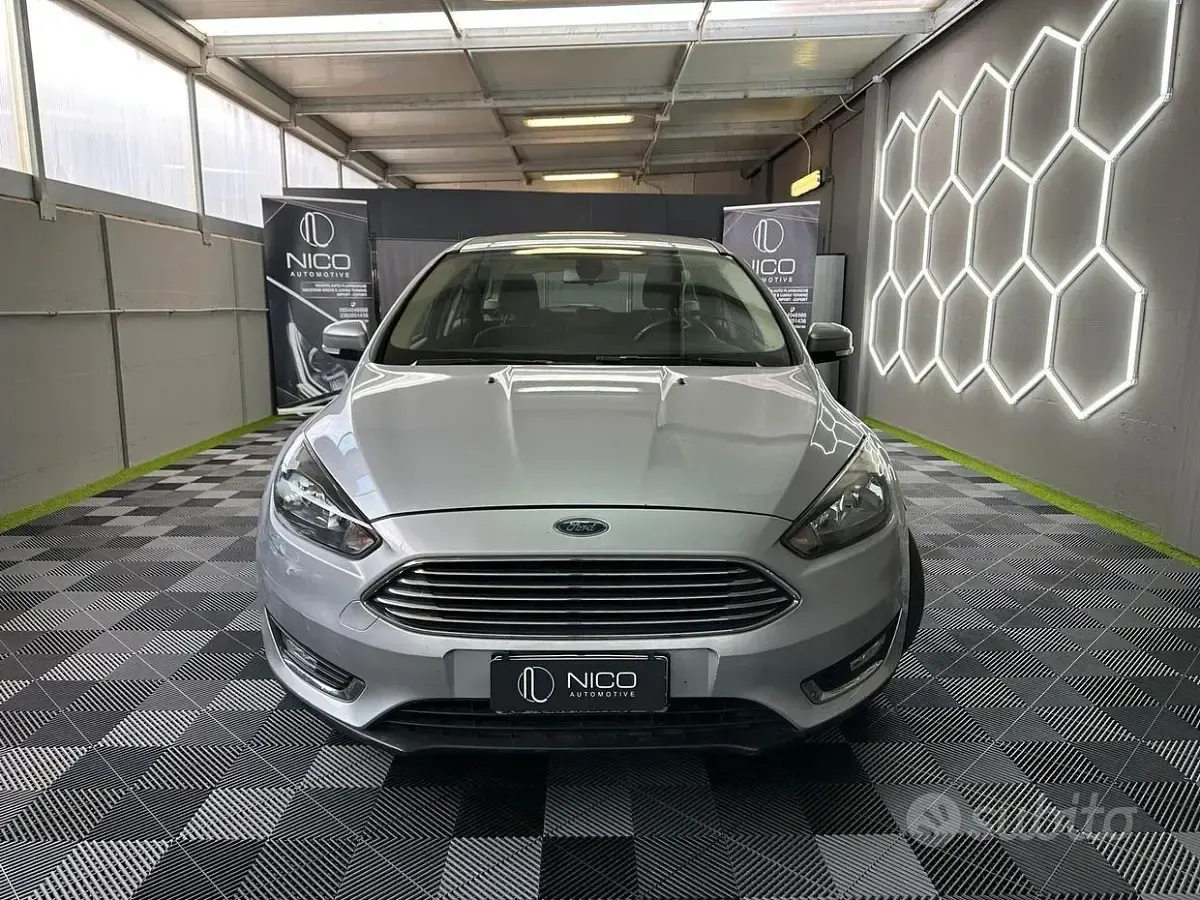 Usata Ford Focus Business Edition 120 CV (88 kW) 2015 Grigio Station wagon