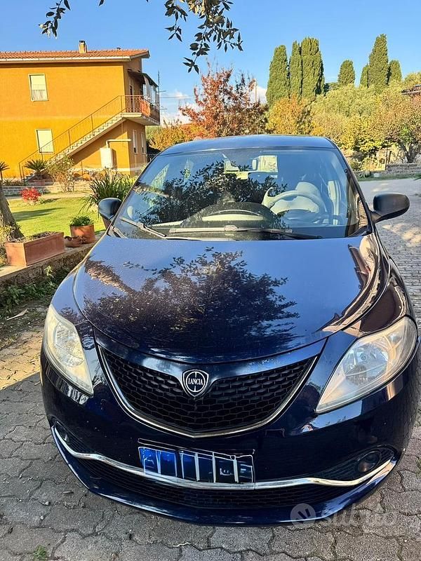 Usata Lancia Ypsilon 54 CV (39 kW) 2016 Blu Utilitaria
