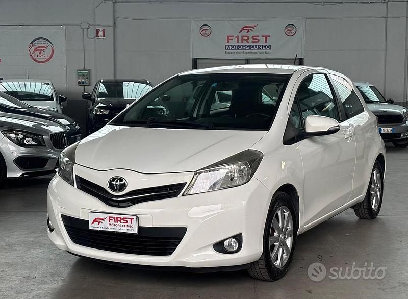 Usata Toyota Yaris Active 69 CV (50 kW) 2012 Bianco Utilitaria