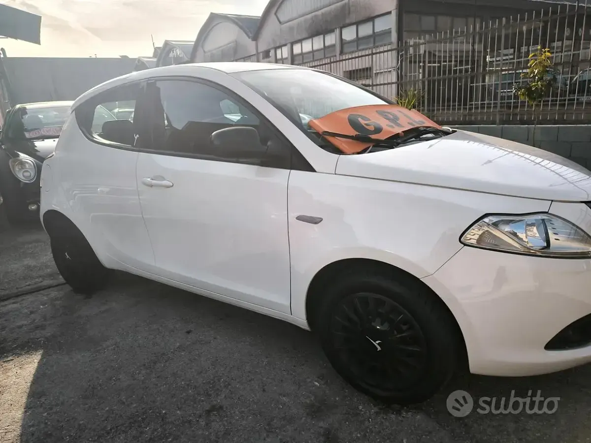 Usata Lancia Ypsilon 69 CV (50 kW) 2014 Bianco Utilitaria