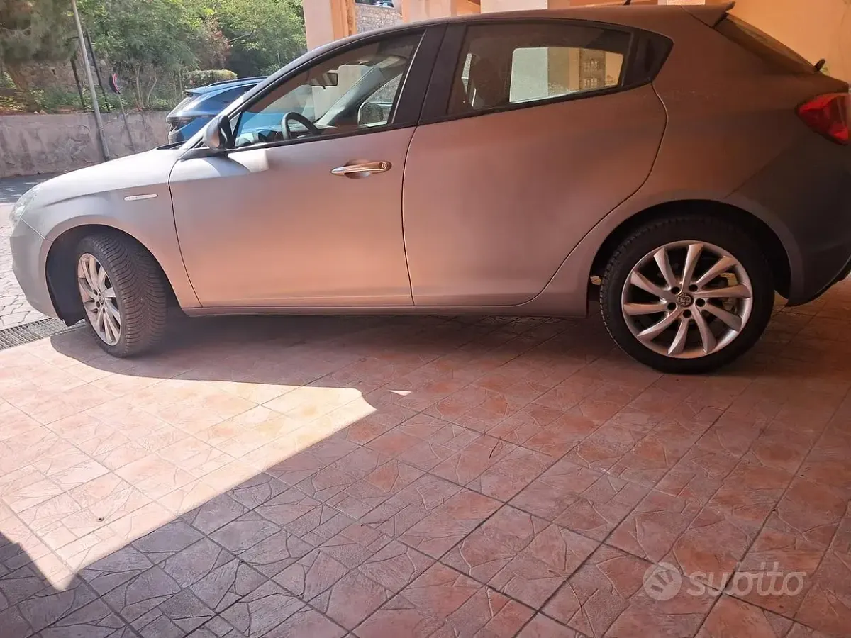 Usata Alfa Romeo Giulietta Super 120 CV (88 kW) 2019 Grigio Utilitaria