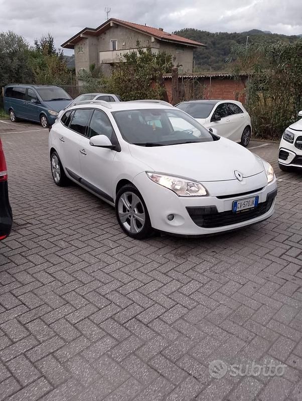 Bianco Usata 2010 Renault Mégane GrandTour Station wagon | 4400 € (Super prezzo) - Immagine 1/4