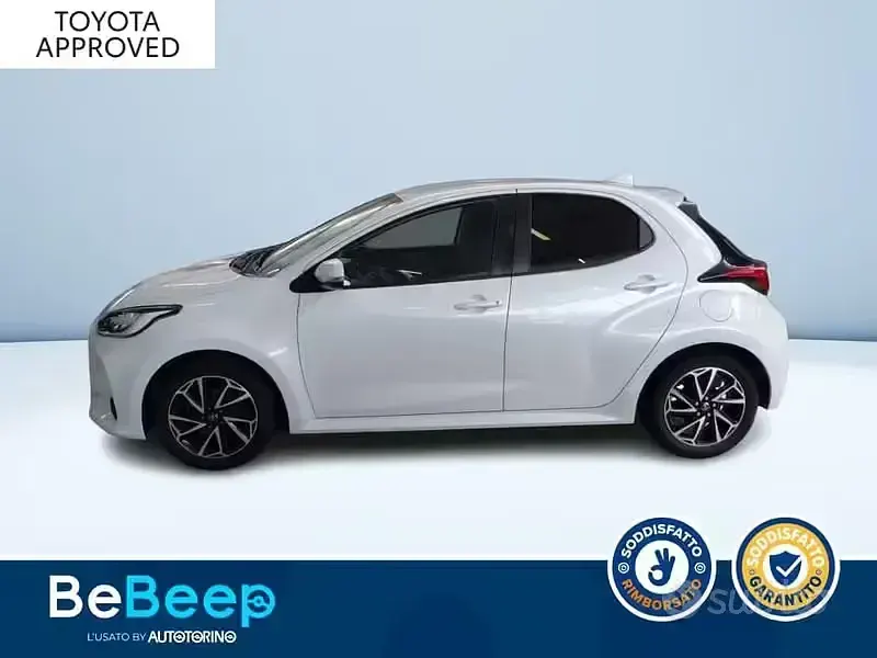 Usata Toyota Yaris Trend 72 CV (52 kW) 2021 Bianco pastello Utilitaria