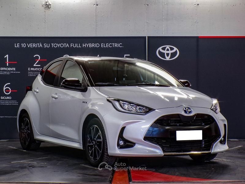Usata Toyota Yaris Style 116 CV (85 kW) 2021 Bianco Utilitaria
