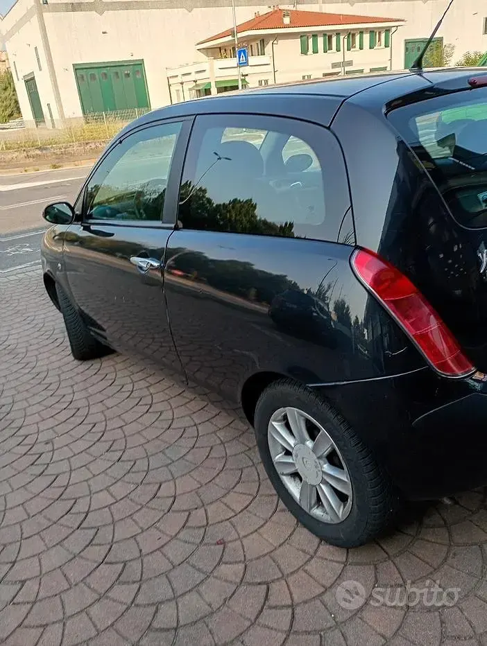 Usata Lancia Ypsilon 69 CV (50 kW) 2005 Nero Utilitaria