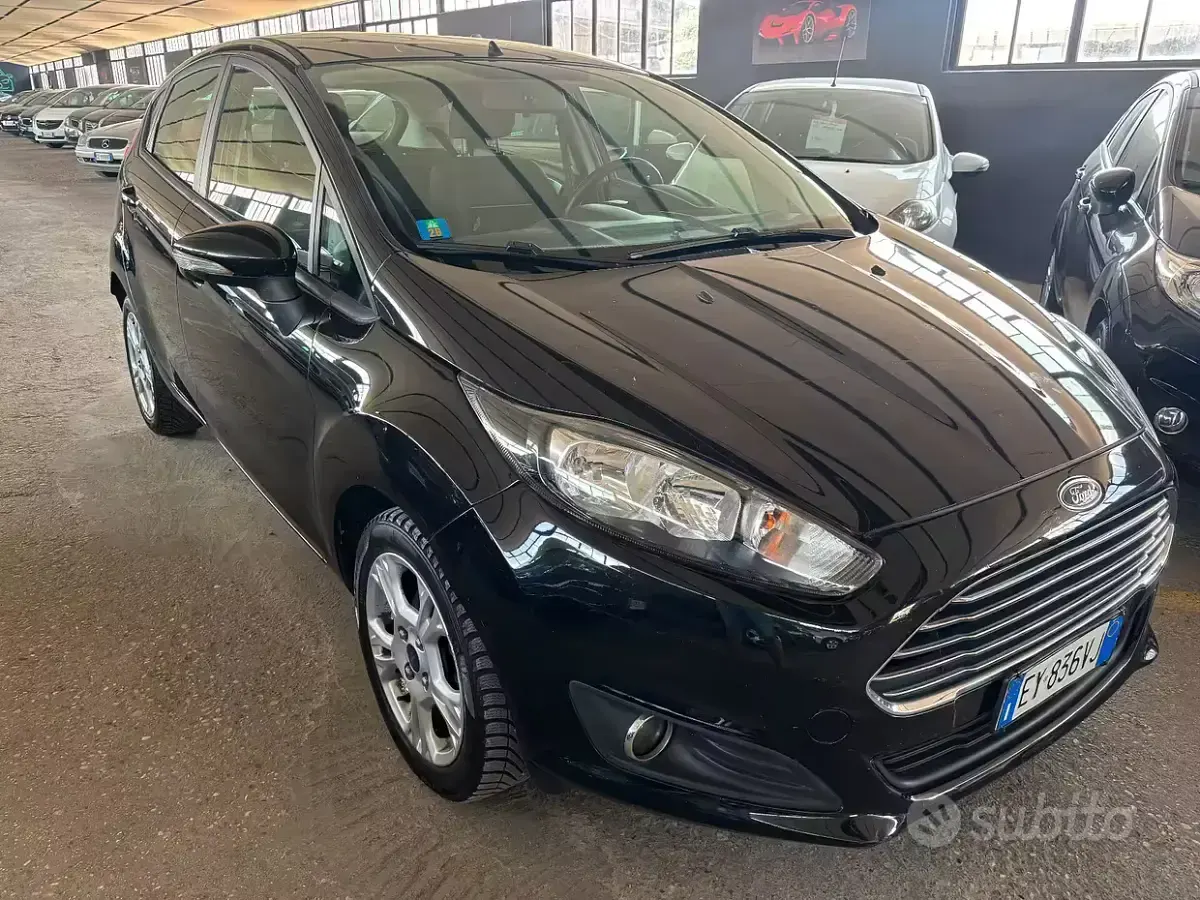 Usata Ford Fiesta Titanium 97 CV (71 kW) 2015 Nero Utilitaria