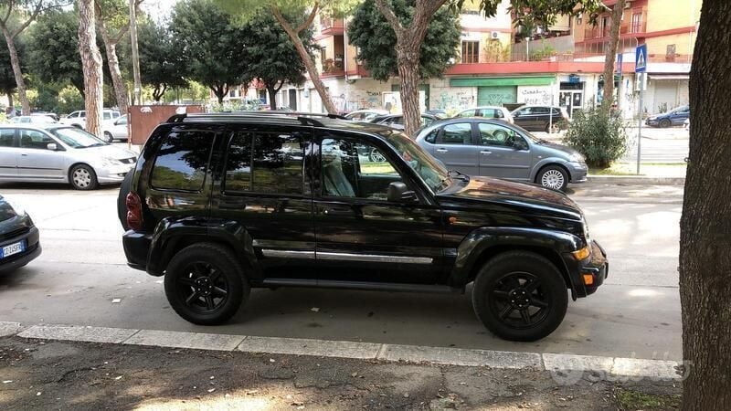 Usata Jeep Cherokee 2006 Nero SUV