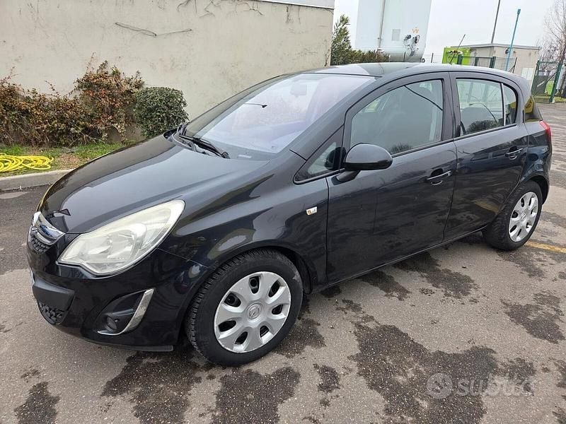 Usata Opel Corsa Edition 85 CV (62 kW) 2013 Nero Berlina