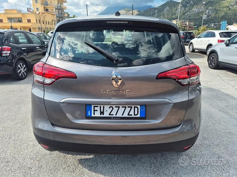 Usata Renault Scénic IV Intens 150 CV (110 kW) 2019 Grigio Monovolume
